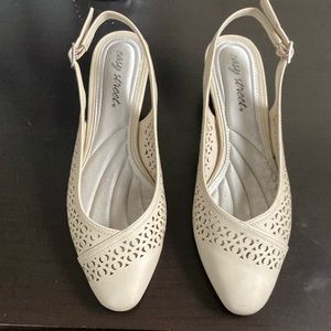 Easy Street Portrait Slingback Pumps